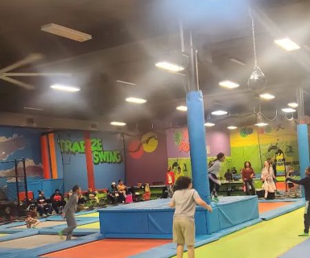 X-FLIGHT TRAMPOLINE PARK