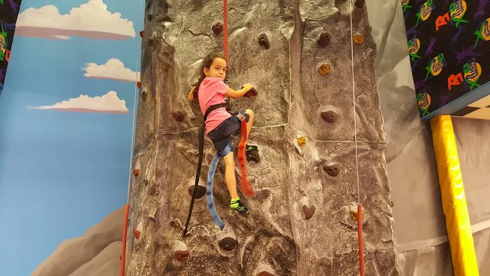 X-FLIGHT TRAMPOLINE PARK Picture 6
