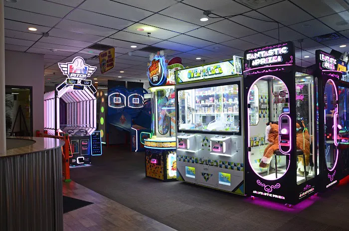 Hijinx: The Funtivity Spot | Bowling, Laser Tag, Arcade Games, Ropes Course, Playground | JT's Grill Restaurant Picture 4