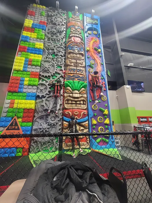 Hijinx: The Funtivity Spot | Bowling, Laser Tag, Arcade Games, Ropes Course, Playground | JT's Grill Restaurant Picture 2