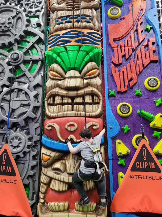 Hijinx: The Funtivity Spot | Bowling, Laser Tag, Arcade Games, Ropes Course, Playground | JT's Grill Restaurant Picture 5