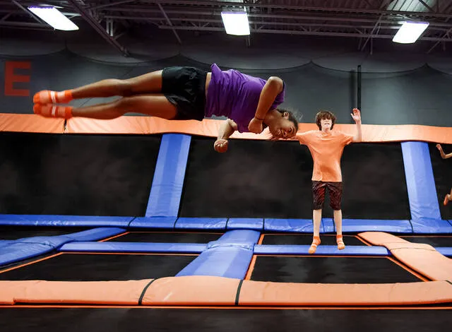 Pauley's Pizza / Sky Zone Bowie Picture 6
