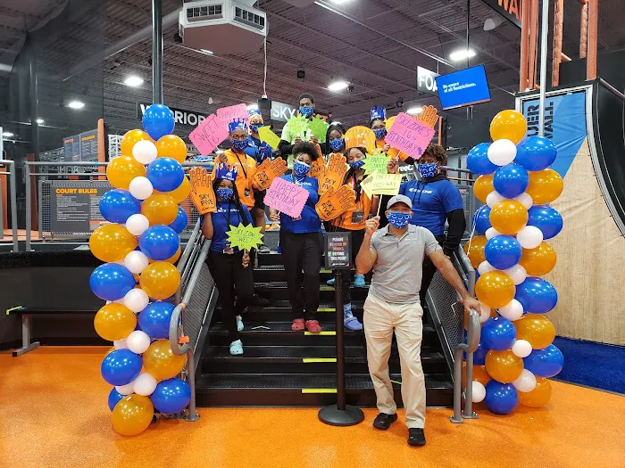 Pauley's Pizza / Sky Zone Bowie Picture 10