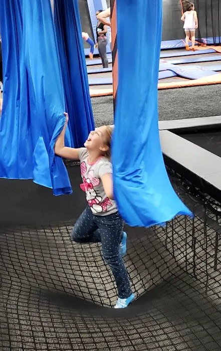 Pauley's Pizza / Sky Zone Bowie Picture 9