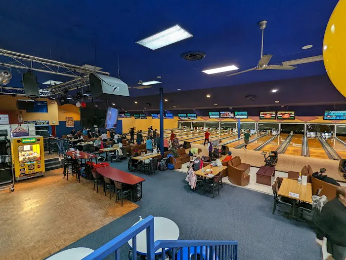 Palace Bowling & Entertainment Center Picture 2