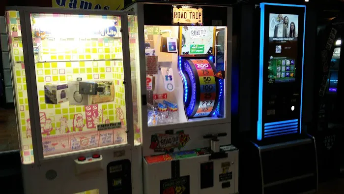 Palace Bowling & Entertainment Center Picture 4