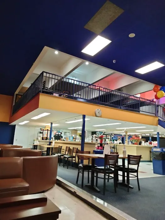 Palace Bowling & Entertainment Center Picture 10
