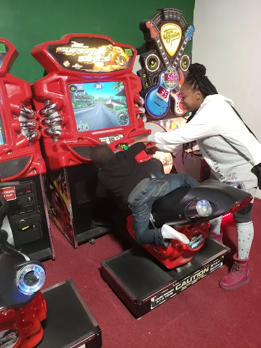 Skate N jump family fun center Picture 9