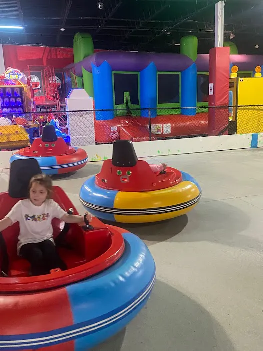 Skate N jump family fun center Picture 6