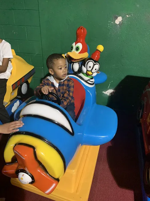Skate N jump family fun center Picture 10
