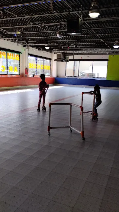 Skate N jump family fun center Picture 8
