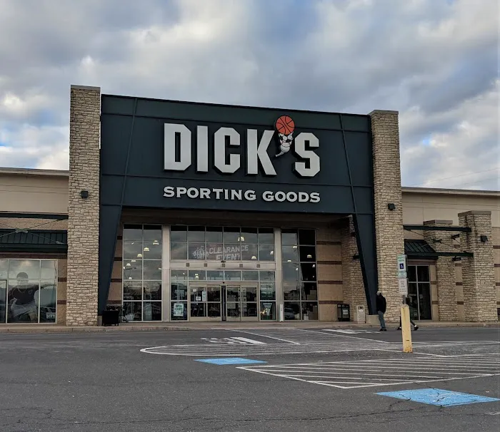DICK'S Sporting Goods Picture 1