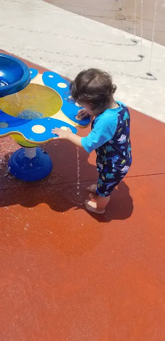 Midway Park Splash Pad Picture 9