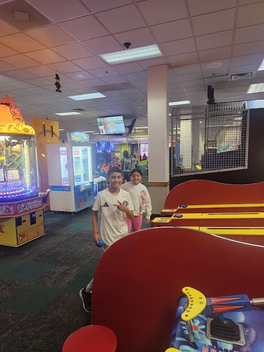 Chuck E. Cheese Picture 2