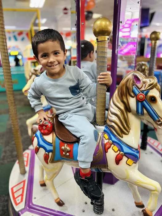 Chuck E. Cheese Picture 5