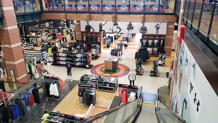 DICK'S Sporting Goods Picture 4