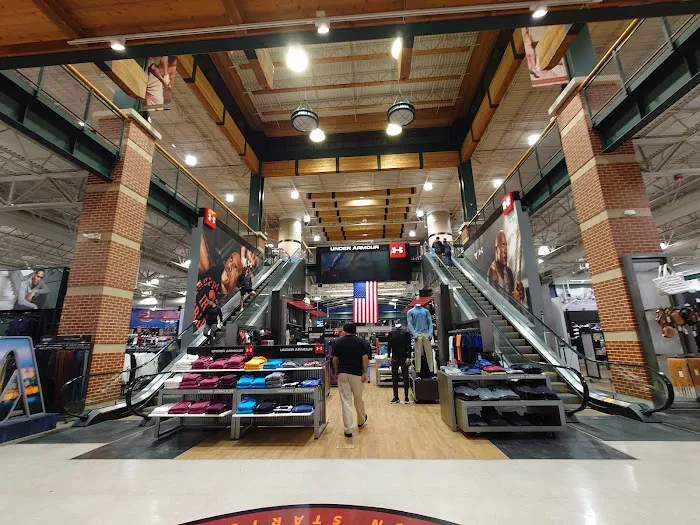 DICK'S Sporting Goods Picture 6