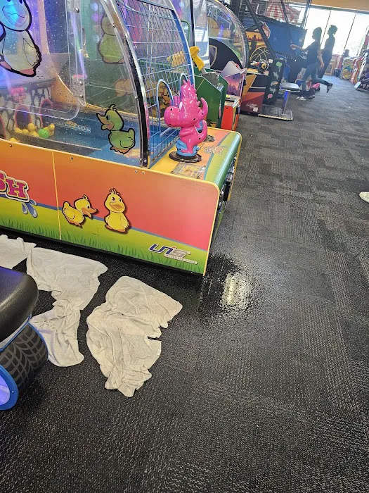 Chuck E. Cheese Picture 9