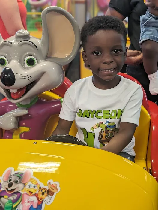 Chuck E. Cheese Picture 1