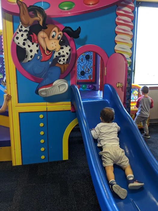 Chuck E. Cheese Picture 10