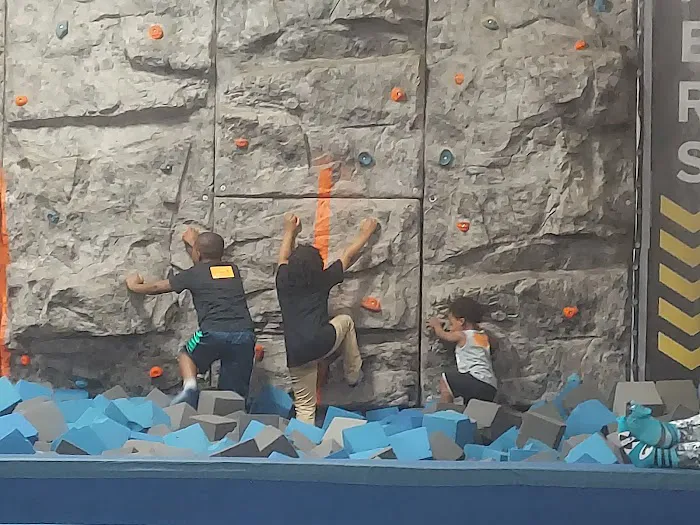 Sky Zone Fairview Heights Picture 7