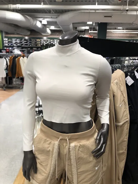 DICK'S Sporting Goods Picture 2