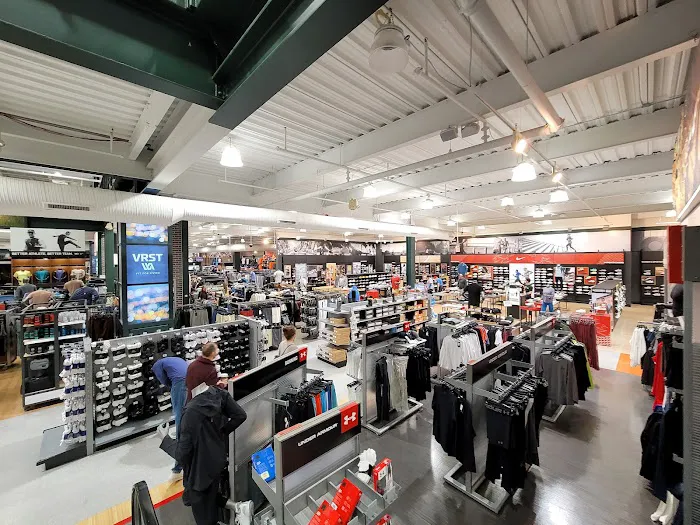 DICK'S Sporting Goods Picture 8