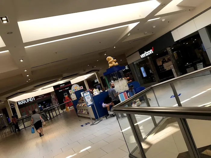Round1 Bowling & Arcade Deptford Mall Picture 10