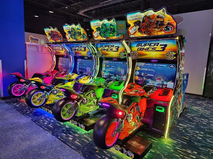 Round1 Bowling & Arcade Deptford Mall Picture 7