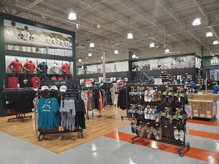 DICK'S Sporting Goods Picture 2
