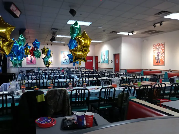 Chuck E. Cheese Picture 1