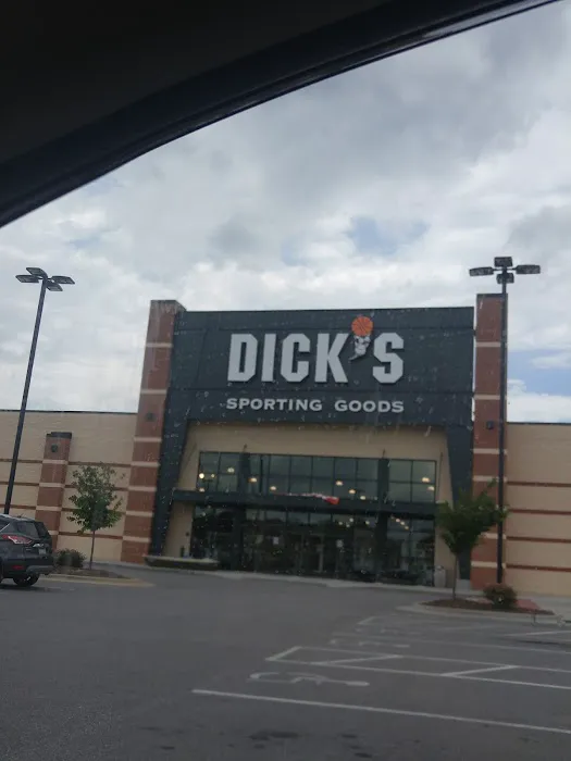 DICK'S Sporting Goods Picture 1