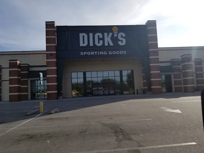 DICK'S Sporting Goods Picture 2