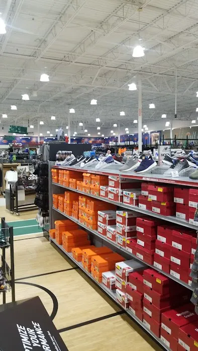 DICK'S Sporting Goods Picture 3