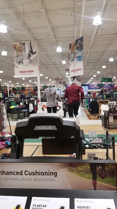 DICK'S Sporting Goods Picture 4