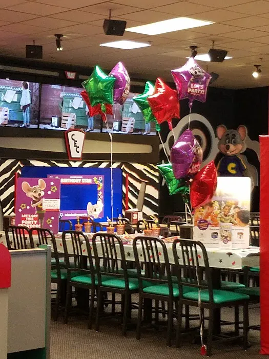 Chuck E. Cheese Picture 4