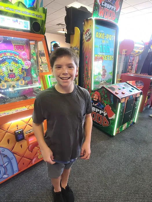Chuck E. Cheese Picture 7