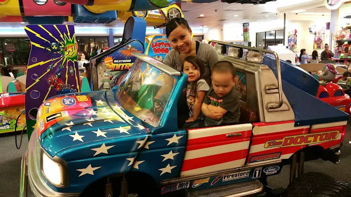 Chuck E. Cheese Picture 1