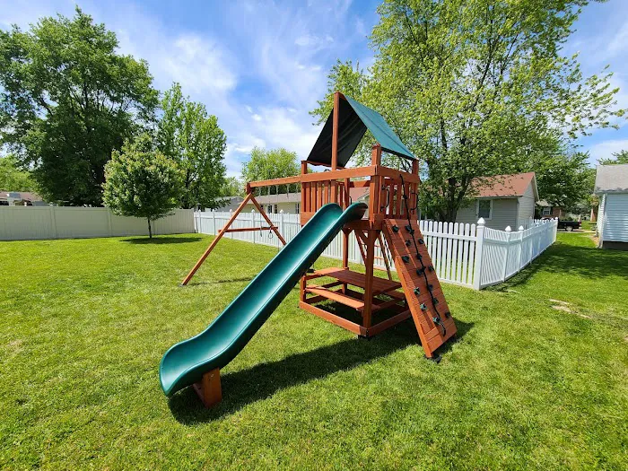 Bergfeld Recreation - Playsets Picture 3
