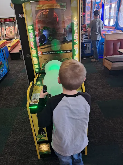 Chuck E. Cheese Picture 5