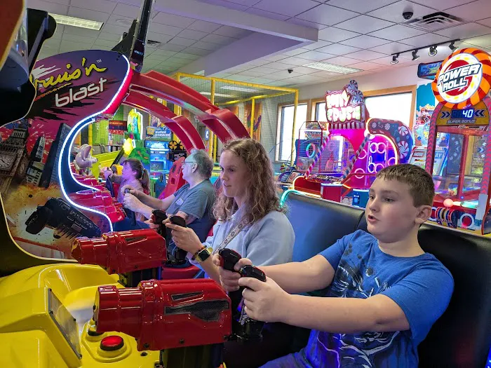 Chuck E. Cheese Picture 1