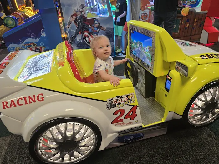 Chuck E. Cheese Picture 7