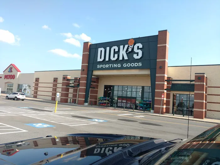 DICK'S Sporting Goods Picture 3