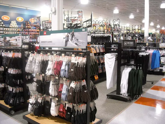 DICK'S Sporting Goods Picture 4