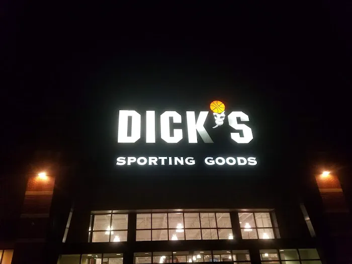 DICK'S Sporting Goods Picture 3