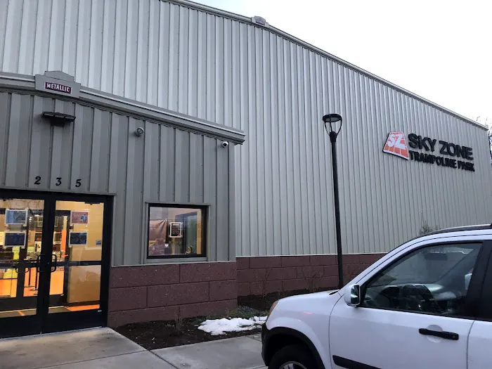 Sky Zone Queensbury Picture 4