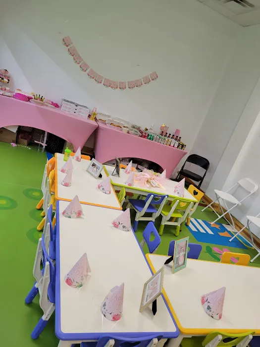 Peekaboo Playground Picture 5