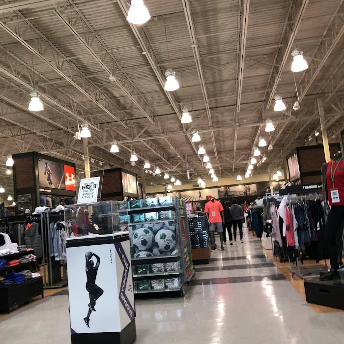 DICK'S Sporting Goods Picture 3