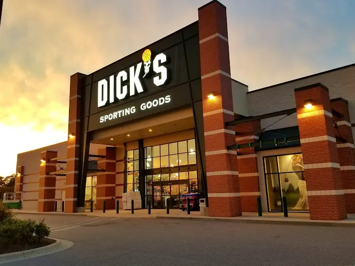DICK'S Sporting Goods Picture 3