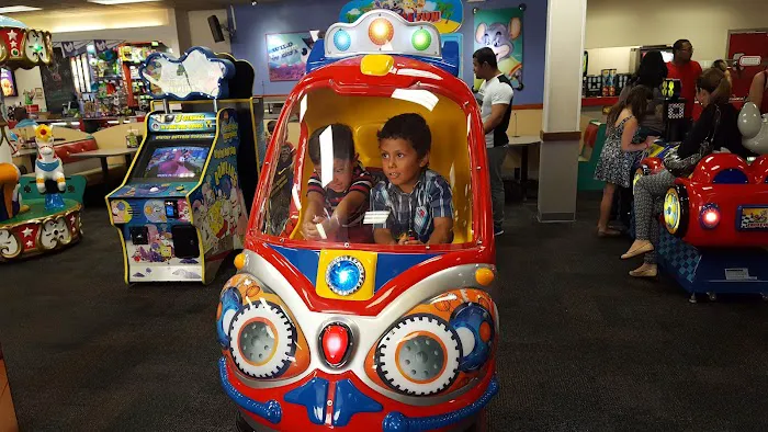 Chuck E. Cheese Picture 9